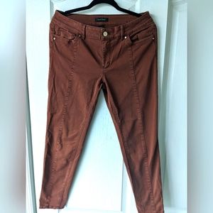 White House Black Market Skimmer Jean Size 8 Rust color